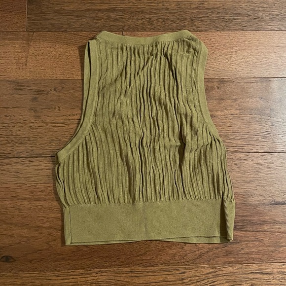 Button Front Ribbed Crop - Picture 2 of 8